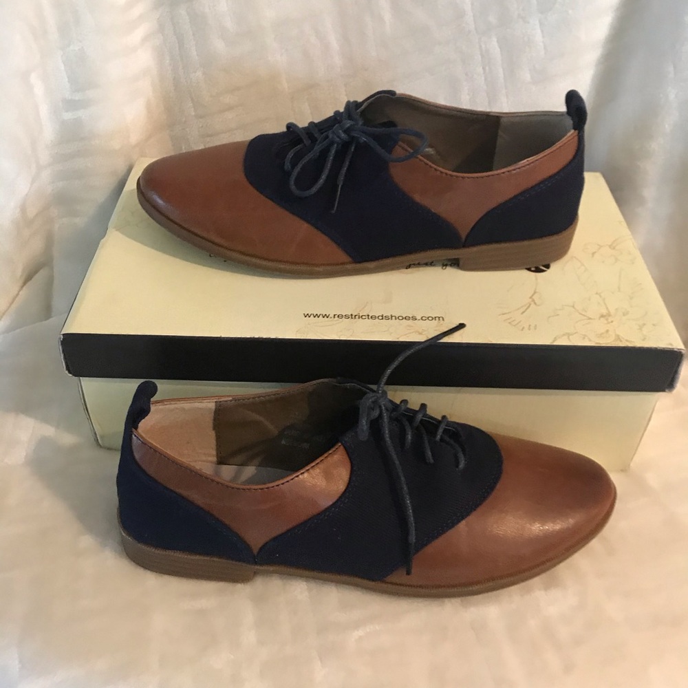 Women’s Restricted Brand Shoes Size 6 NWT